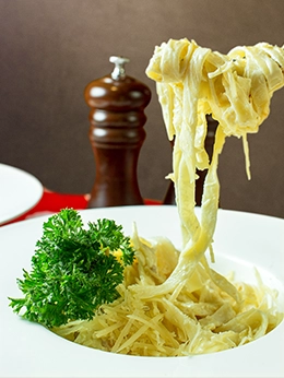 اسپاگتی خامه‌ای با سبزیجات